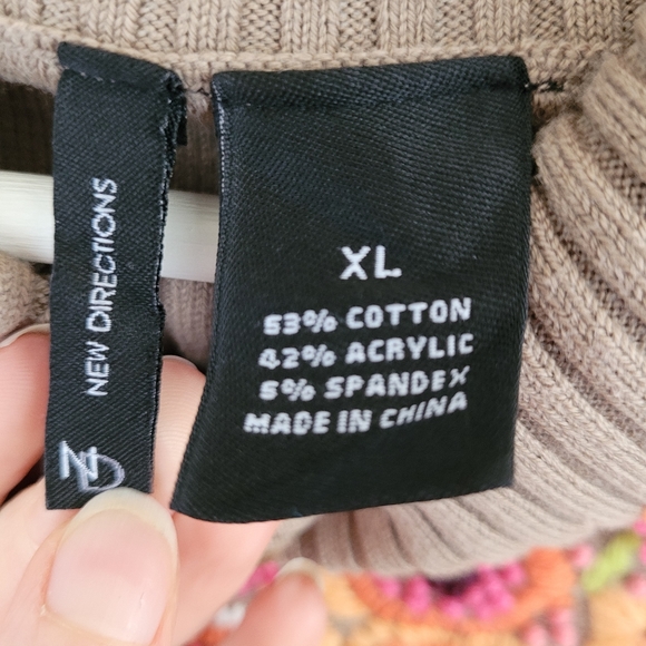 New Directions Short Sleeve Sweater - Picture 2 of 5